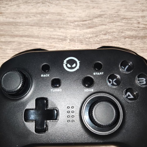 Lorgar TRIX‑510 wireless gamepad used for PC, Android, iOS, Switch, PS3