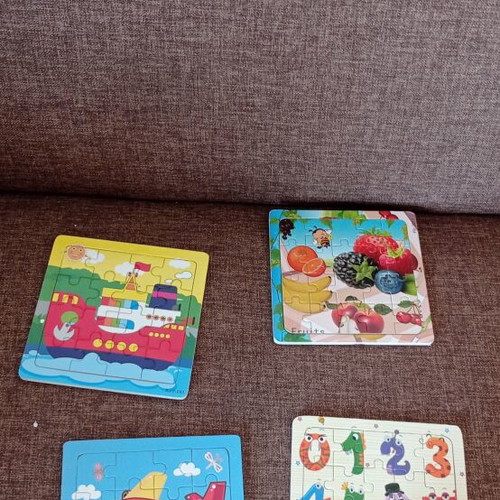 Children's puzzles like new, set of 4