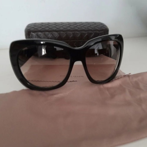 Bottega Veneta Sunglasses like new, black oversized acetate frame