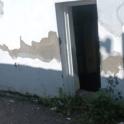 Detached house 120 sqm stone-built with fireplace, ground floor, needs renovation