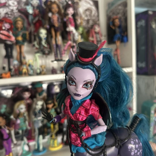 Monster High Avea Trotter doll, Freaky Fusion