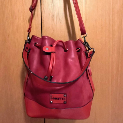 Loretta drawstring bag large, like new, red