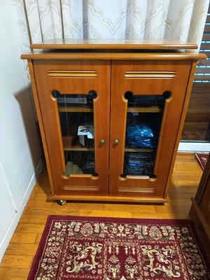 TV cabinet like new with rotating base and cupboard