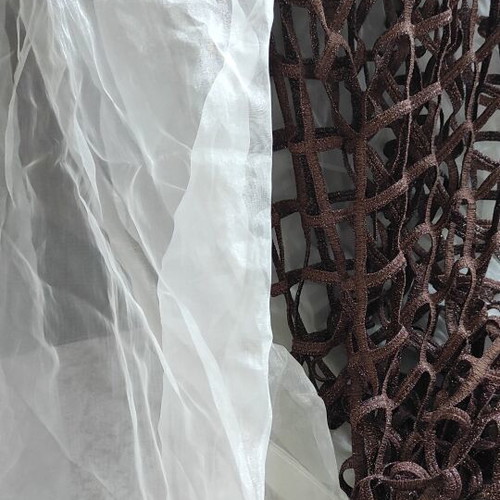 Custom curtain 290 × 270 cm with chocolate mesh and cream inner layer