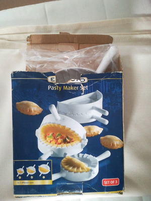 Pasta maker set like new