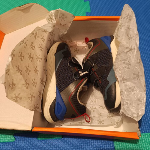Biomecanics low sneakers size 25 for boys like new