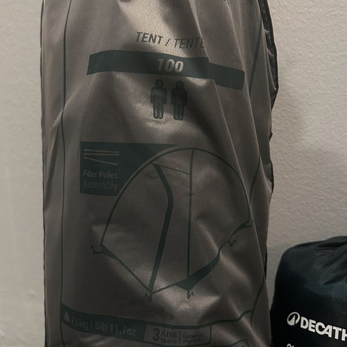 Quechua tent for 2 people with 2 pillows