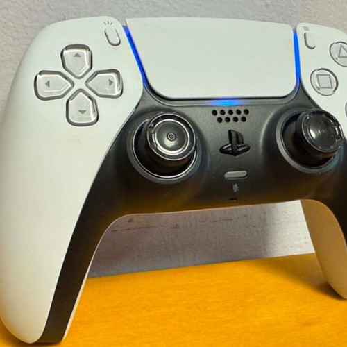 PS5 controller used, genuine and fully functional