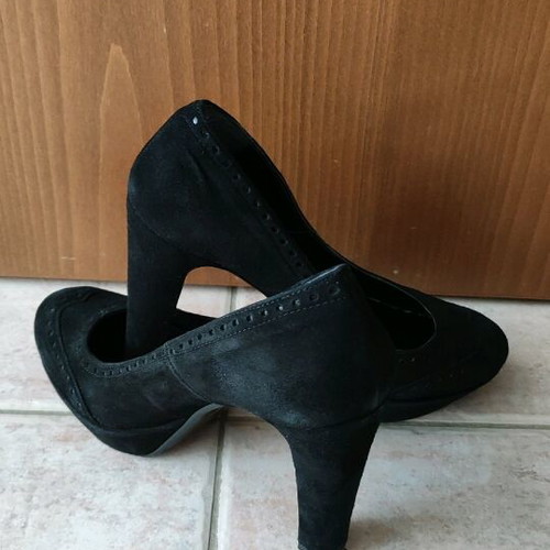 Black pumps size 38 like new
