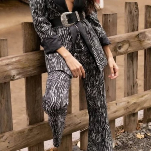 Abstracto suit new, black and white, bell-bottom pants
