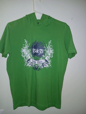 Green hooded t-shirt like new, size L