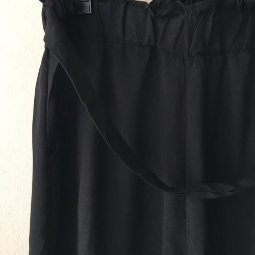 Black shorts with side pockets new, size L