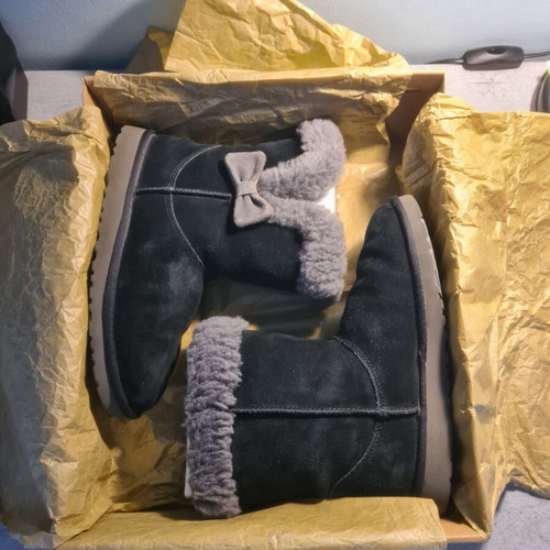 Ugg Australia Kourtney Short Boot black suede grey fur size 36 used